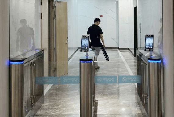 88858cc永利集团从企业到校园：人脸辨认门禁考勤一体机的使用不止于此(图1)